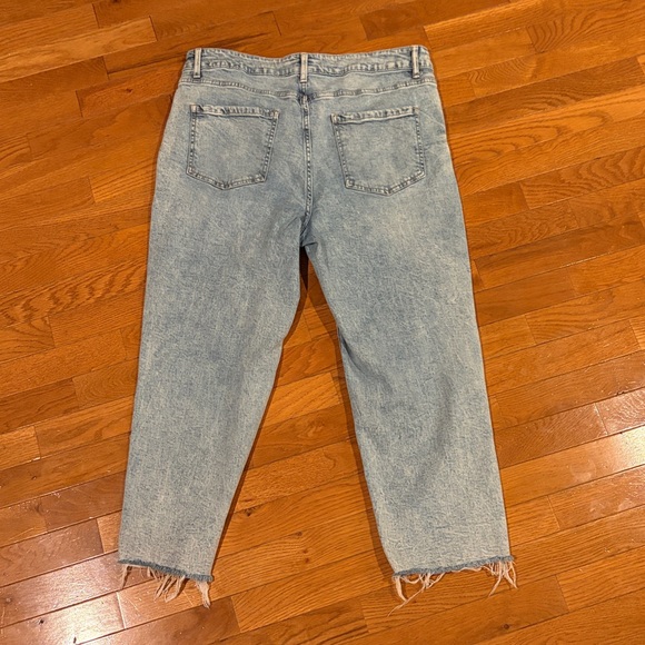 Time and Tru Faded Blue Relaxed Jeans w/raw hem Size 16 - Picture 5 of 5